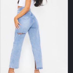 PRETTY LITTLE THING BUTT RIP JEANS
